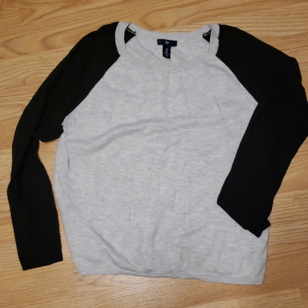 Gap sweater